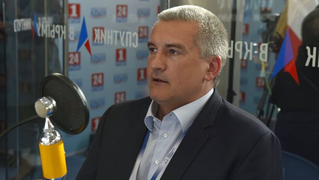 Глава Республики Крым Сергей Аксенов в выездной студии радио Спутник в Крыму. Архивное фото Глава Республики Крым Сергей Аксенов в выездной студии радио Спутник в Крыму. Архивное фото