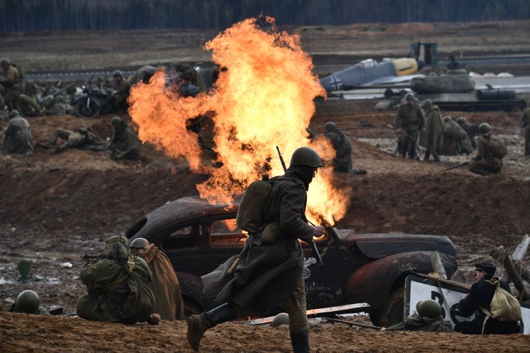 Участники военно-исторической реконструкции Штурм Берлина Участники военно-исторической реконструкции Штурм Берлина