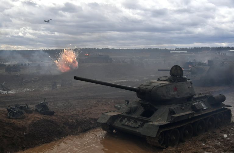 Военно-историческая реконструкция Штурм Берлина Военно-историческая реконструкция Штурм Берлина