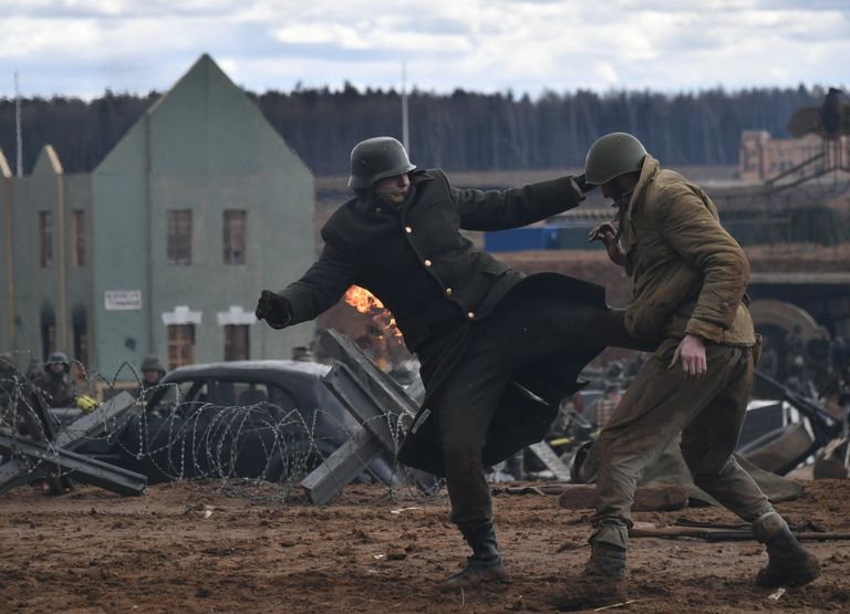 Участники военно-исторической реконструкции Штурм Берлина Участники военно-исторической реконструкции Штурм Берлина