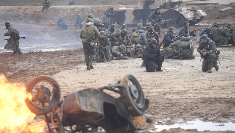 Участники во время военно-исторической реконструкции Штурм Берлина Участники во время военно-исторической реконструкции Штурм Берлина