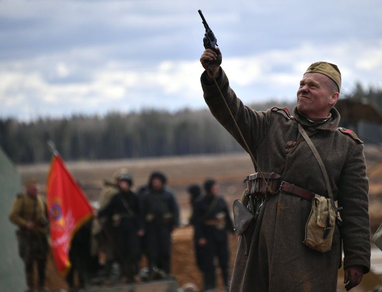 Участники военно-исторической реконструкции Штурм Берлина Участники военно-исторической реконструкции Штурм Берлина