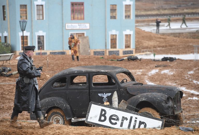 Участники во время военно-исторической реконструкции Штурм Берлина Участники во время военно-исторической реконструкции Штурм Берлина