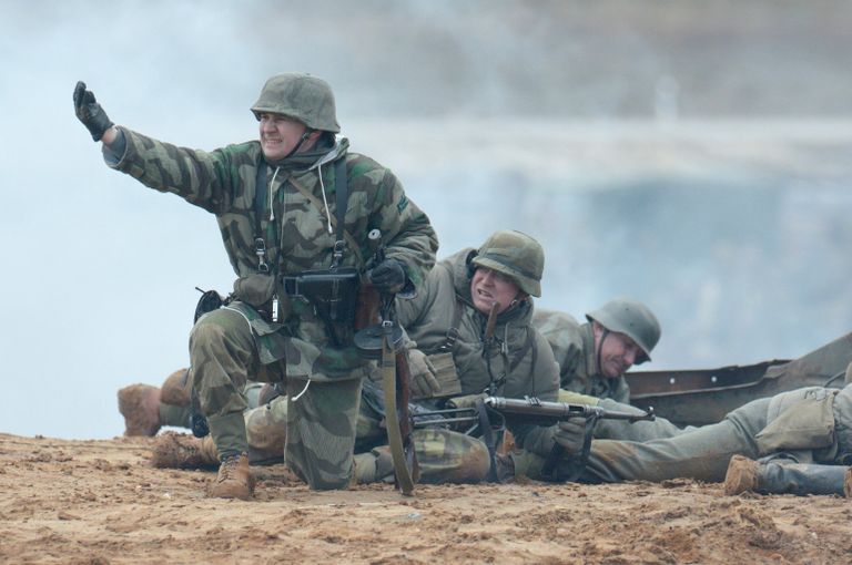 Участники во время военно-исторической реконструкции Штурм Берлина Участники во время военно-исторической реконструкции Штурм Берлина