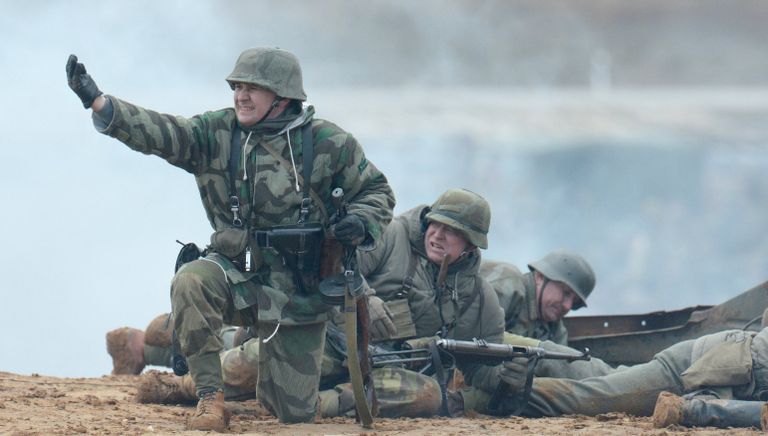 Участники во время военно-исторической реконструкции Штурм Берлина Участники во время военно-исторической реконструкции Штурм Берлина
