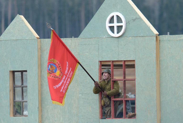 Участник во время военно-исторической реконструкции Штурм Берлина Участник во время военно-исторической реконструкции Штурм Берлина
