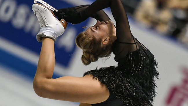 Елена Радионова (Россия) выступает в короткой программе женского одиночного катания на командном чемпионате мира по фигурному катанию в Токио. Архивное фото Елена Радионова (Россия) выступает в короткой программе женского одиночного катания на командном чемпионате мира по фигурному катанию в Токио. Архивное фото