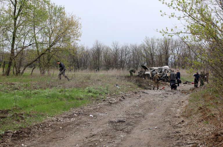 На месте подрыва автомобиля наблюдателей ОБСЕ близ села Пришиб в ЛНР На месте подрыва автомобиля наблюдателей ОБСЕ близ села Пришиб в ЛНР