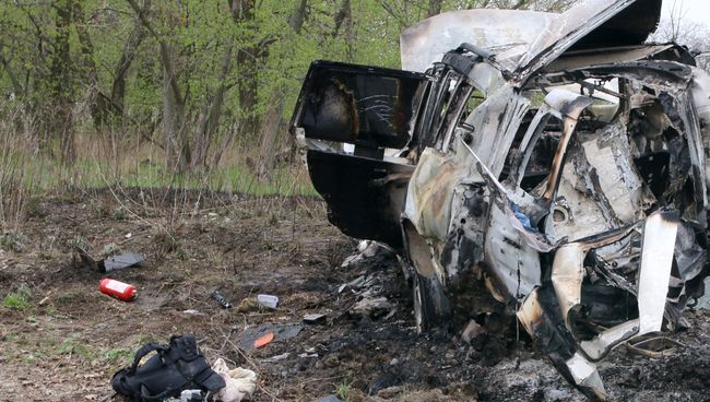 На месте подрыва автомобиля наблюдателей ОБСЕ близ села Пришиб в ЛНР На месте подрыва автомобиля наблюдателей ОБСЕ близ села Пришиб в ЛНР