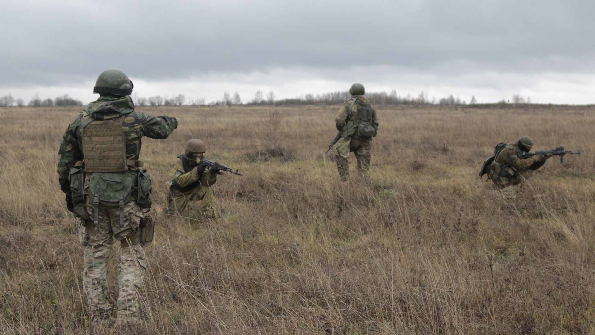 Американские военные инструкторы обучают военнослужащих ВСУ Американские военные инструкторы обучают военнослужащих ВСУ - РИА Новости, 1920, 14.11.2021
