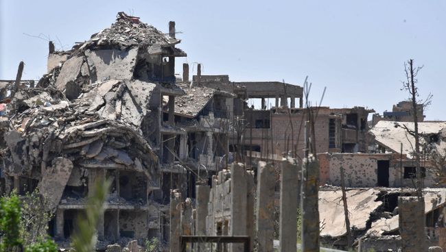 Здания, находящиеся под контролем боевиков, в сирийском городе Дейр-эз-Зор. Архивное фото Здания, находящиеся под контролем боевиков, в сирийском городе Дейр-эз-Зор. Архивное фото