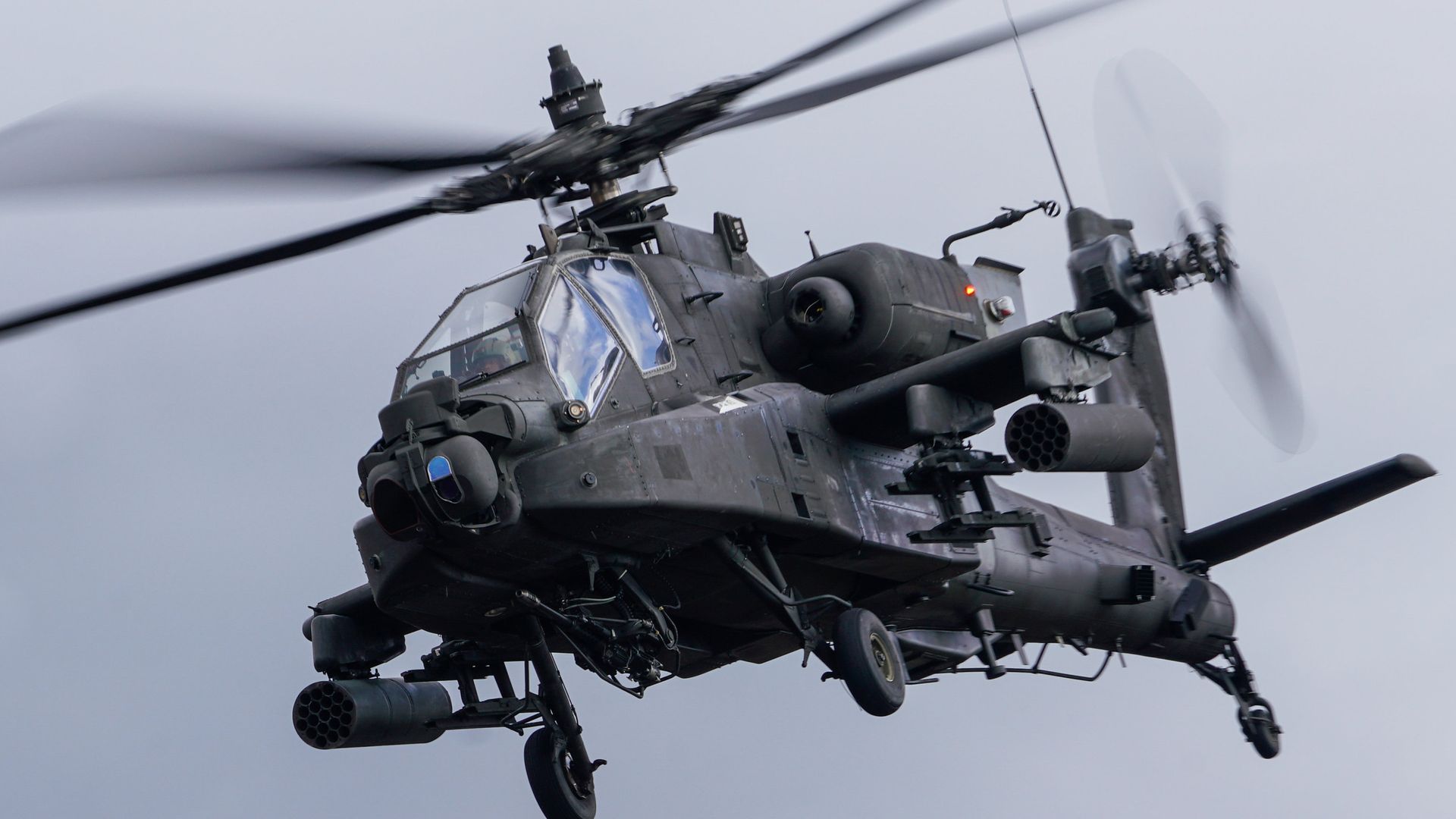 Вертолет AH-64 Apache на международных военных учениях Summer Shield XIV в Латвии Вертолет AH-64 Apache на международных военных учениях Summer Shield XIV в Латвии - РИА Новости, 1920, 18.01.2026