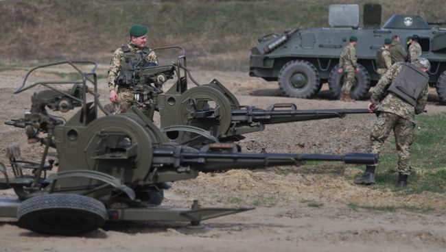 Военнослужащие во время стрельб во Львовской области. Архивное фото Военнослужащие во время стрельб во Львовской области. Архивное фото