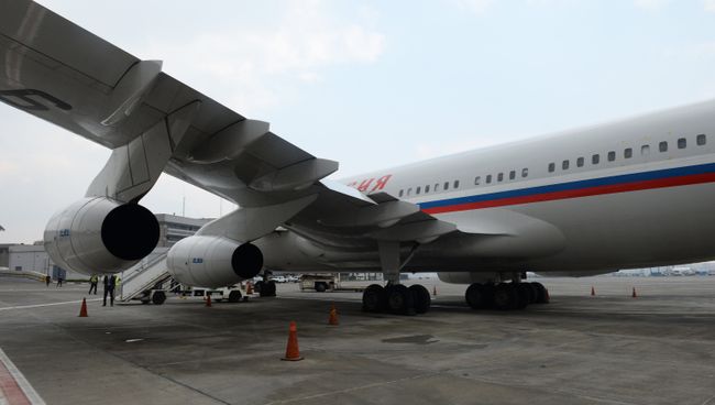 Самолет Ил-96 Самолет Ил-96