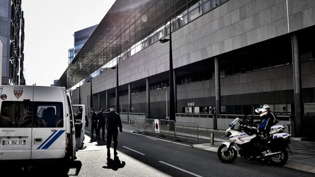 Сотрудники правоохранительных органов Франции в Гренобле. Архивное фото Сотрудники правоохранительных органов Франции в Гренобле. Архивное фото