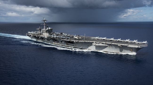 Авианосец ВМС США Карл Винсон