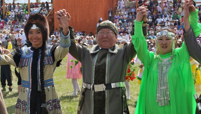 Президент Республики Саха (Якутия) Егор Борисов танцует Осуохай. Архивное фото Президент Республики Саха (Якутия) Егор Борисов танцует Осуохай. Архивное фото