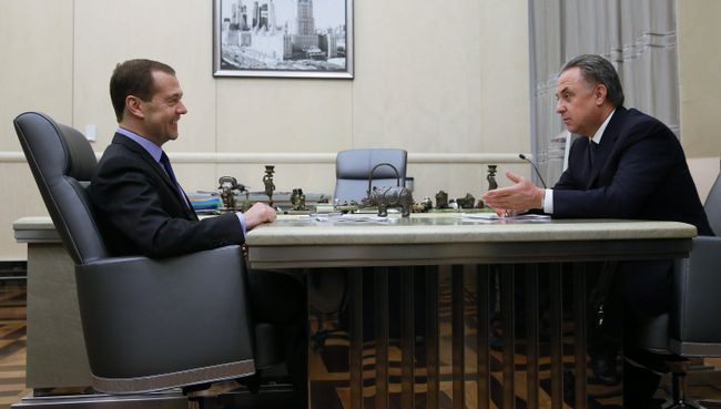 Председатель правительства РФ Дмитрий Медведев и заместитель председателя правительства РФ Виталий Мутко во время встречи. 28 апреля 2017 Председатель правительства РФ Дмитрий Медведев и заместитель председателя правительства РФ Виталий Мутко во время встречи. 28 апреля 2017