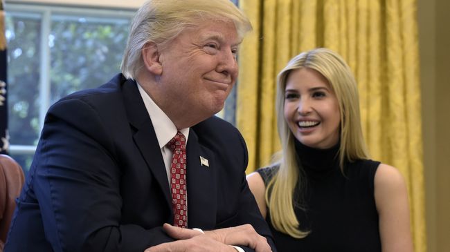 Президент США Дональд Трамп с дочерью Иванкой Президент США Дональд Трамп с дочерью Иванкой