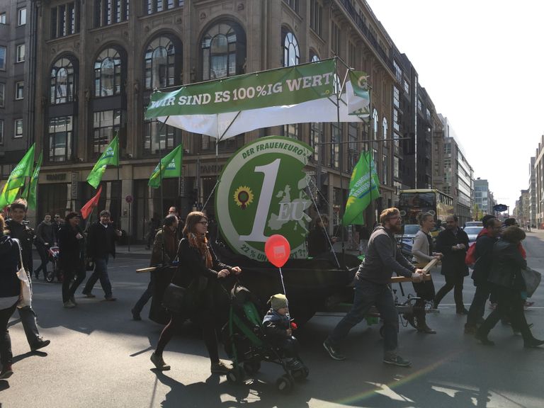 Первомай в Берлине Первомай в Берлине