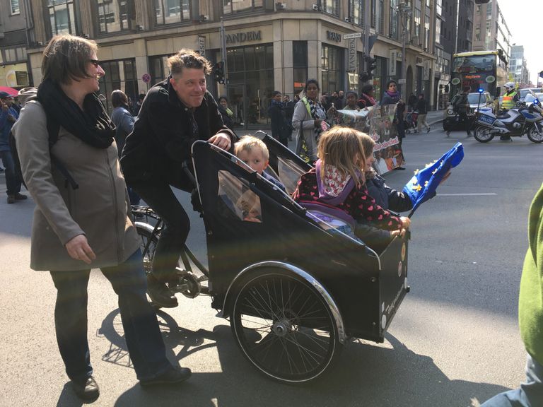 Первомай в Берлине Первомай в Берлине