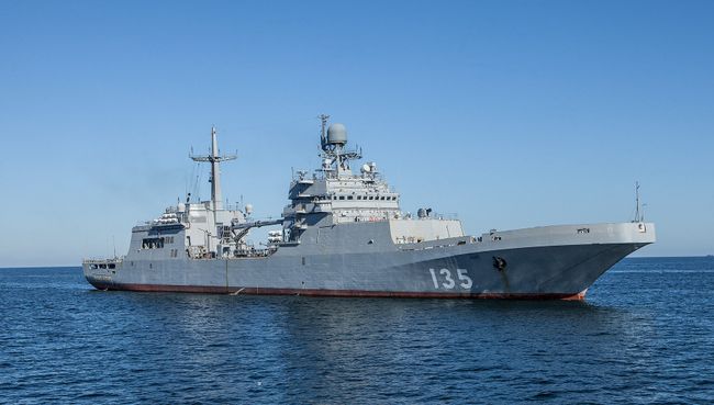 Большой десантный корабль (БДК) проекта 11711 Иван Грен. Архивное фото Большой десантный корабль (БДК) проекта 11711 Иван Грен. Архивное фото