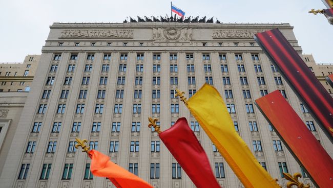 Здание министерства обороны РФ на Фрунзенской набережной в Москве. Архивное фото Здание министерства обороны РФ на Фрунзенской набережной в Москве. Архивное фото