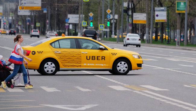 Автомобиль службы такси Uber. Архивное фото Автомобиль службы такси Uber. Архивное фото