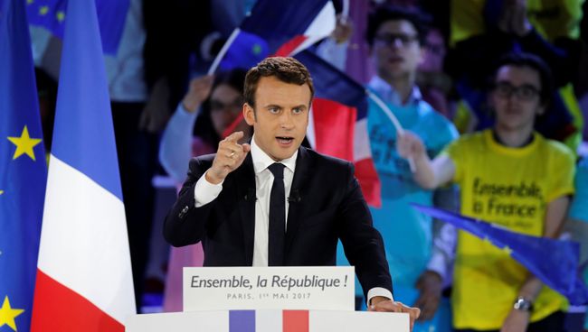 Кандидат в президенты Франции, лидер движения En Marche Эммануэль Макрон в Париже. 1 мая 2017 года Кандидат в президенты Франции, лидер движения En Marche Эммануэль Макрон в Париже. 1 мая 2017 года