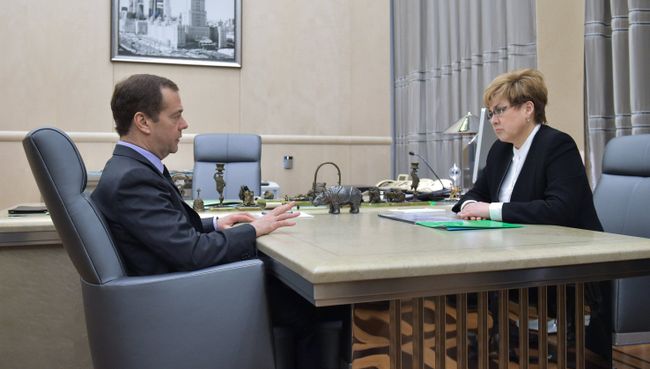 Председатель правительства РФ Дмитрий Медведев и губернатор Забайкальского края Наталья Жданова. 2 мая 2017 Председатель правительства РФ Дмитрий Медведев и губернатор Забайкальского края Наталья Жданова. 2 мая 2017
