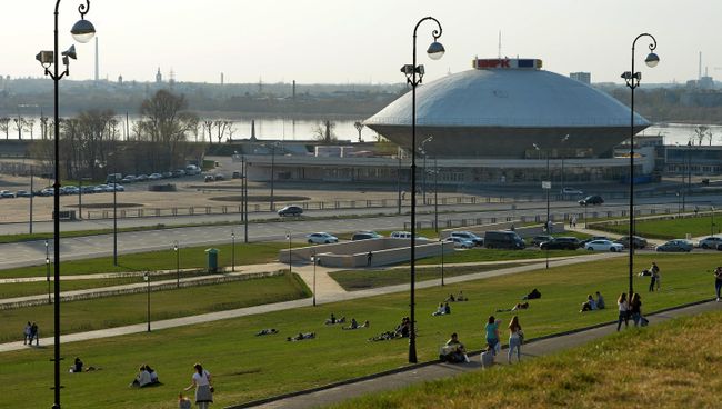 Казанский государственный цирк на площади Тысячелетия. Архивное фото Казанский государственный цирк на площади Тысячелетия. Архивное фото