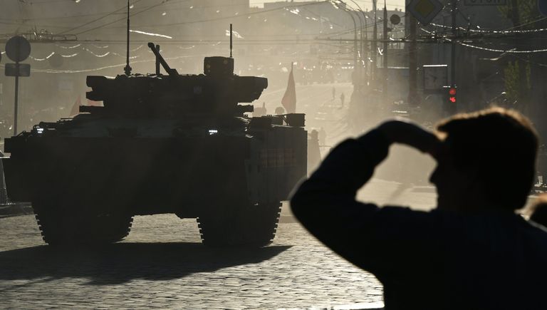Боевая машина пехоты на гусеничной платформе Курганец-25 во время репетиции парада Победы в Москве Боевая машина пехоты на гусеничной платформе Курганец-25 во время репетиции парада Победы в Москве