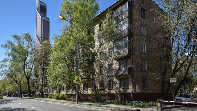 Пятиэтажные дома рядом в Москве. Архивное фото Пятиэтажные дома рядом в Москве. Архивное фото