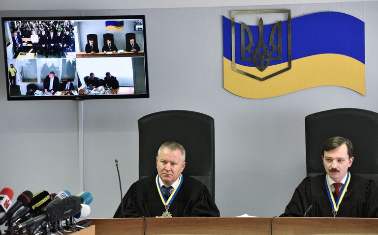 Судьи на заседании Оболонского районного суда Киева, где рассматривается дело Виктора Януковича. 4 мая 2017 Судьи на заседании Оболонского районного суда Киева, где рассматривается дело Виктора Януковича. 4 мая 2017