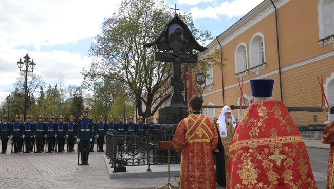 Церемония открытия креста в память о великом князе Сергее Александровиче в Кремле Церемония открытия креста в память о великом князе Сергее Александровиче в Кремле
