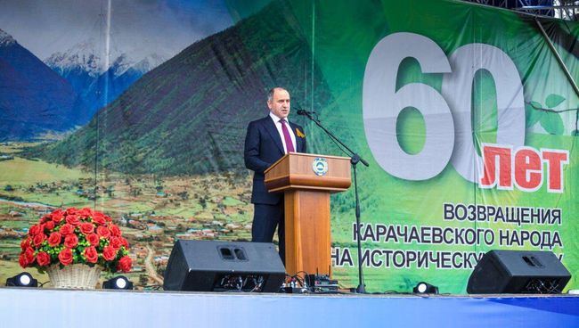 Празднование 60-летия возвращения карачаевцев на историческую Родину. Архивное фото Празднование 60-летия возвращения карачаевцев на историческую Родину. Архивное фото