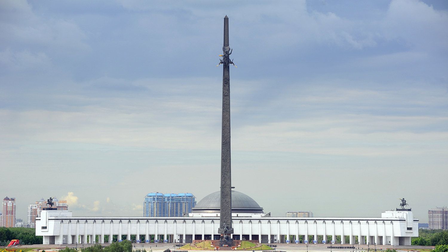 Вид на мемориальный комплекс на Поклонной горе с Триумфальной арки в Москве. Архивное фото. Вид на мемориальный комплекс на Поклонной горе с Триумфальной арки в Москве. Архивное фото. - РИА Новости, 1920, 17.04.2023