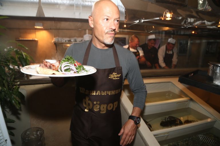 Актер и режиссер Федор Бондарчук на празднике шашлыка в ресторане Bistrot в Москве Актер и режиссер Федор Бондарчук на празднике шашлыка в ресторане Bistrot в Москве