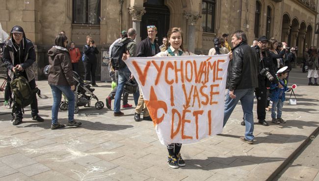 16-летняя Луция Мысликова на митинге неонацистов в чешском городе Брно. Архивное фото 16-летняя Луция Мысликова на митинге неонацистов в чешском городе Брно. Архивное фото