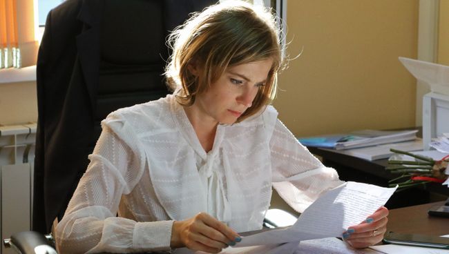 Наталья Поклонская во время приема посетителей. Архивное фото Наталья Поклонская во время приема посетителей. Архивное фото