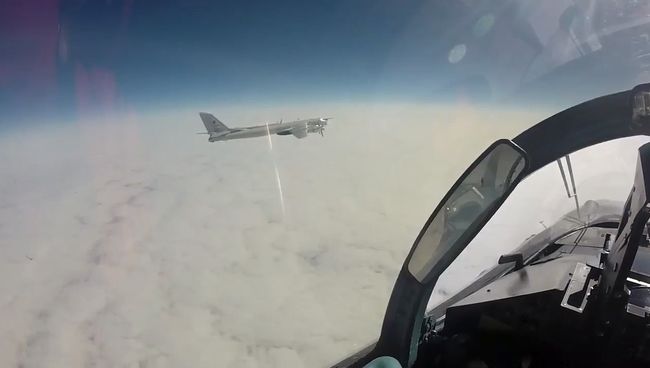 Полет российских Ту-95 возле Аляски. Видео Минобороны РФ Полет российских Ту-95 возле Аляски. Видео Минобороны РФ