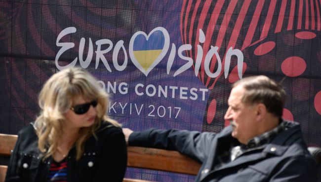 Плакат с символикой конкурса Евровидение-2017 в Киеве. Архивное фото Плакат с символикой конкурса Евровидение-2017 в Киеве. Архивное фото