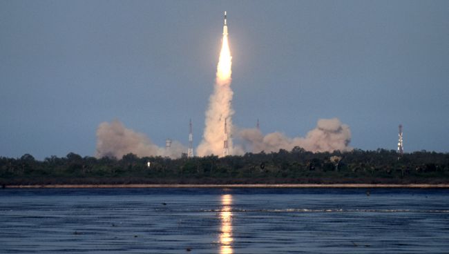 Индийская ракета-носитель GSLV-F09 с коммуникационным спутником GSAT-9 стартовала с космодрома на острове Шрихарикота Индийская ракета-носитель GSLV-F09 с коммуникационным спутником GSAT-9 стартовала с космодрома на острове Шрихарикота