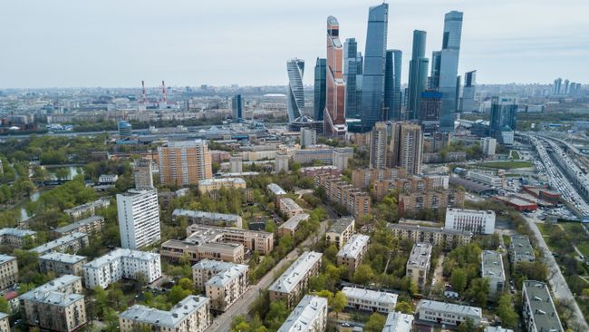 Пятиэтажные жилые дома в районе Камушки в Москве, включенные в программу реновации. Архивное фото Пятиэтажные жилые дома в районе Камушки в Москве, включенные в программу реновации. Архивное фото