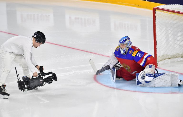 Вратарь Андрей Василевский признался, что доволен игроками своей команды, которые не сдались после пропущенной шайбы. Вратарь Андрей Василевский признался, что доволен игроками своей команды, которые не сдались после пропущенной шайбы.