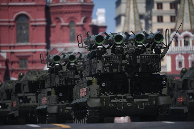 Зенитно-ракетный комплекс БУК-М2 на генеральной репетиции военного парада в Москве, посвящённого 72-й годовщине Победы в Великой Отечественной войне Зенитно-ракетный комплекс БУК-М2 на генеральной репетиции военного парада в Москве, посвящённого 72-й годовщине Победы в Великой Отечественной войне