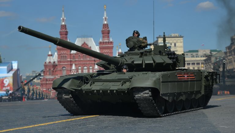 Танк Т-72Б3 на генеральной репетиции военного парада в Москве, посвящённого 72-й годовщине Победы в Великой Отечественной войне Танк Т-72Б3 на генеральной репетиции военного парада в Москве, посвящённого 72-й годовщине Победы в Великой Отечественной войне