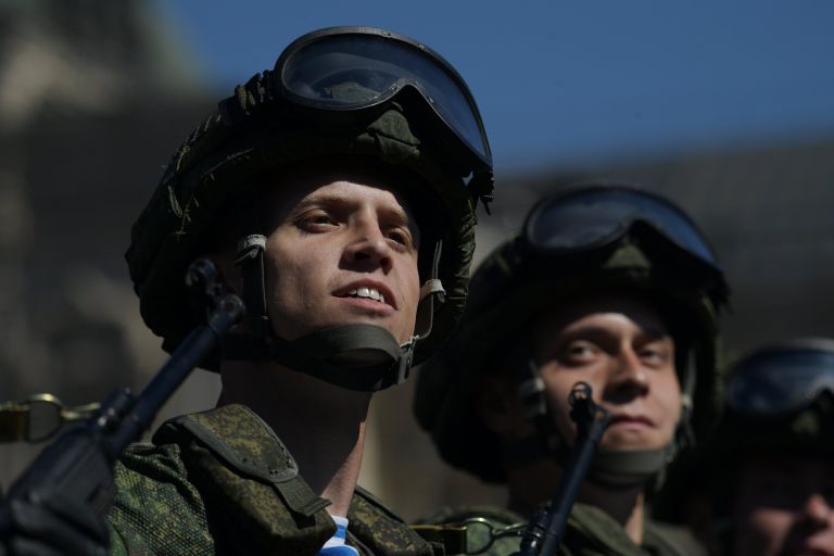 Военнослужащие на генеральной репетиции военного парада в Москве, посвящённого 72-й годовщине Победы в Великой Отечественной войне Военнослужащие на генеральной репетиции военного парада в Москве, посвящённого 72-й годовщине Победы в Великой Отечественной войне
