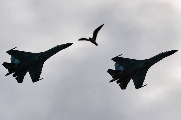 Самолеты-перехватчики Су 27 в Санкт-Петербурге Самолеты-перехватчики Су 27 в Санкт-Петербурге