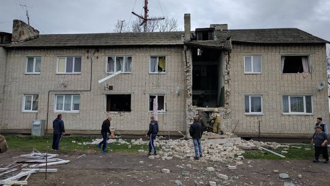Спасатели МЧС России ликвидируют последствия взрыва газа в Калининградской области Спасатели МЧС России ликвидируют последствия взрыва газа в Калининградской области